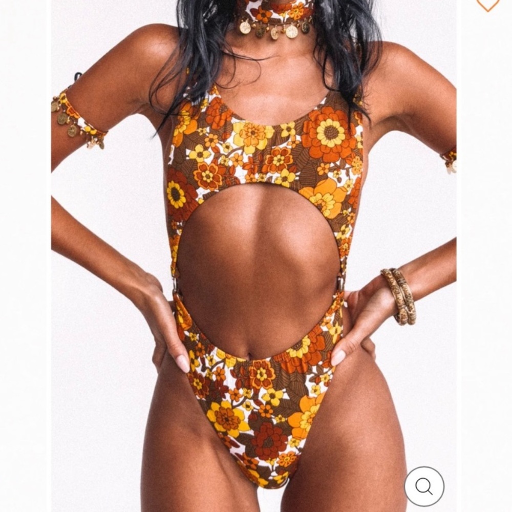 Her Pony ✨ The Label Margaux Bodysuit with wrap skirt 🌼